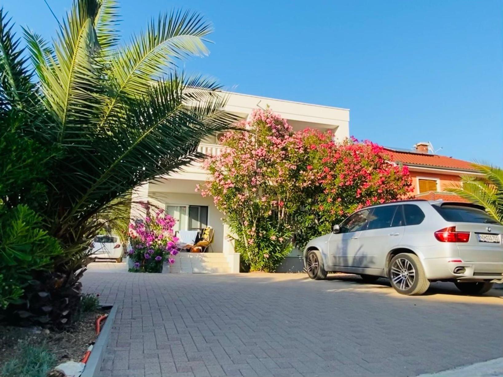 Mr. Hall Apartments Barbat na Rabu Exterior foto